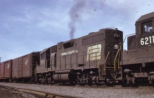 pc penn central  7863 GP-38-2 original kk railroad slide - Picture 1 of 1