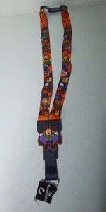 Cordón prendedor reversible Mickey Mouse vampiro Halloween parques Disney  - Imagen 1 de 4