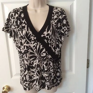 Cable & Gauge Sz M Black White V-Neck Faux Wrap Stretch Sweater Top Short Sleeve - Foto 1 di 7
