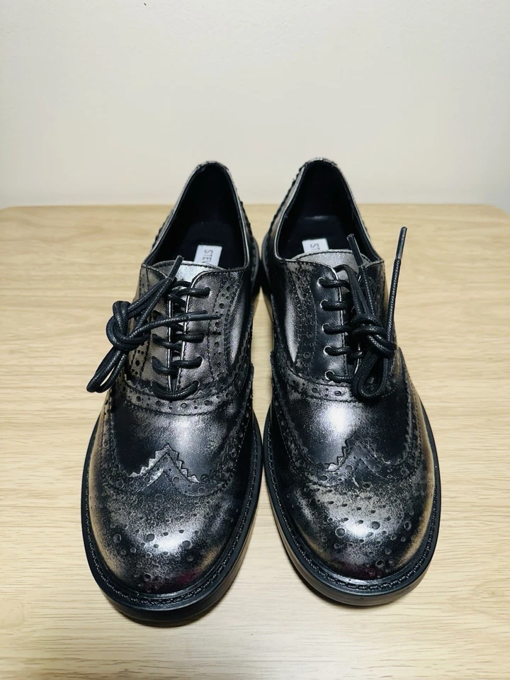 Zapatos Oxford Steven Madden punta de ala desgastados con cordones negros plateados nuevos sin caja talla 7 Foto 1 de 4