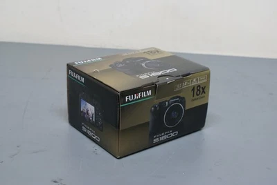 FujiFilm FinePix S1800 12MP 18x SLR Style Camera & 4GB SD Card       1M - Image 1 of 4