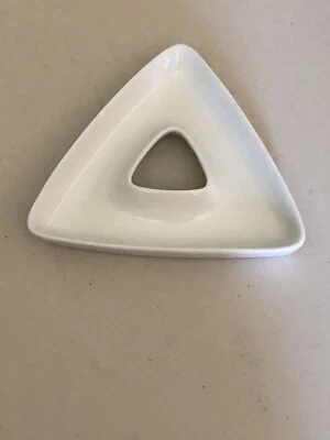 CRATE AND BARREL WHITE PORCELAIN TRIANGLE APPETISER DISH 6,5” CHINA - Image 1 of 4