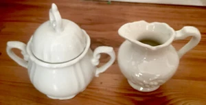 2 teteras de porcelana blanca vintage de aproximadamente 4"" y 5"" de alto - Imagen 1 de 6