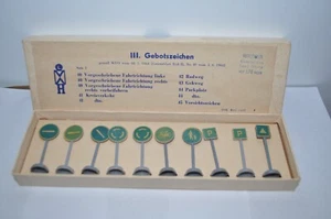DDR- Herr Hels (10) Vintage Gebotszeichen III Set 1 w/Box for PIKO-GUTZOLD-Putz - Picture 1 of 5