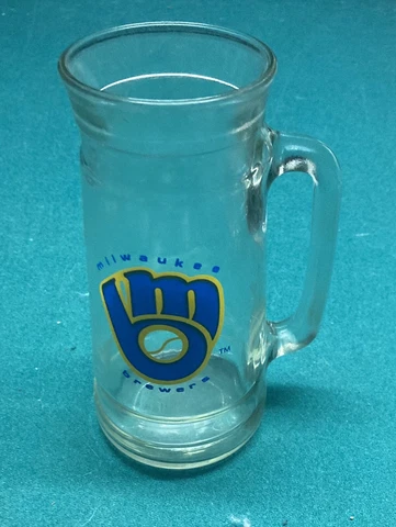 Vintage Milwaukee Brewers Beer Glass. 16 oz Pint Glass. Very Old Great Condition Cover