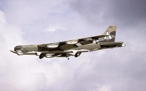Original Kodachrome colour slide B-52G 58-0189/K 379 Sqn 1980 - Picture 1 of 1