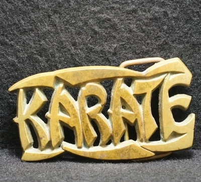 WK15108 VINTAGE 1970s ****KARATE**** MARTIAL ARTS SPORTS SOLID BRASS BELT BUCKLE - Imagem 1 de 2