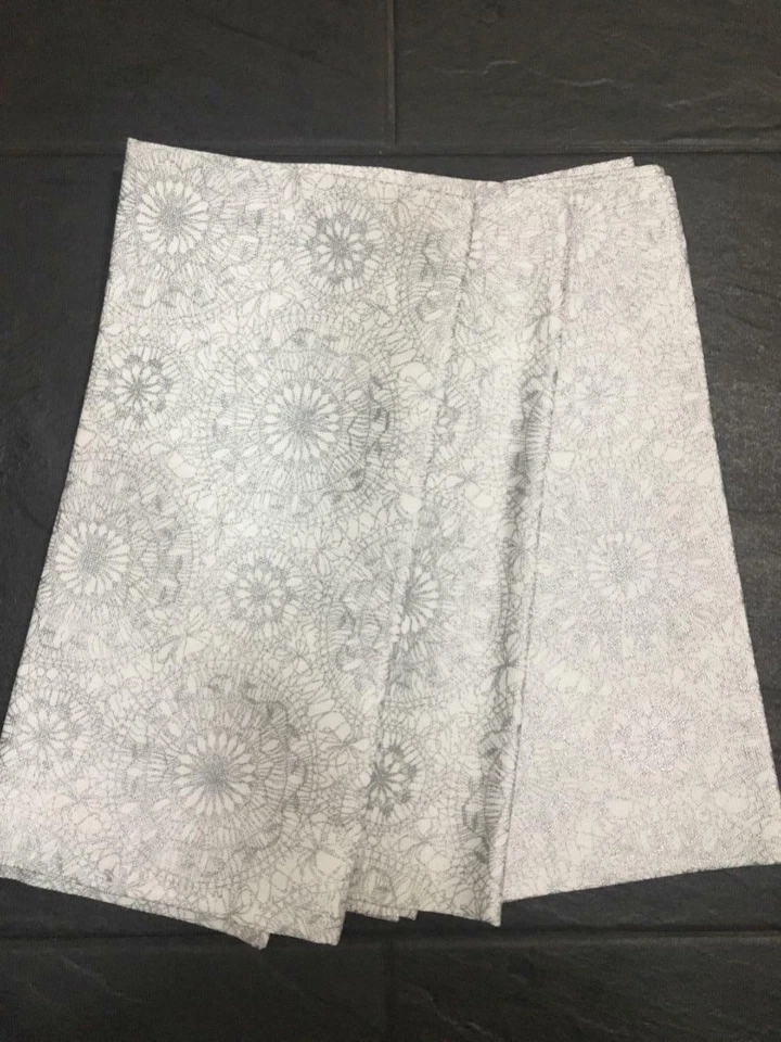 Juego de 3 servilletas Calvin Klein Cintra plateadas metálicas grises medallones blancas - nuevas con etiquetas Foto 1 de 1