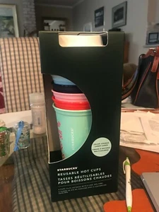 Starbucks Reusable Hot Cups mit Farbwechsel Weihnachten - Bild 1 von 2