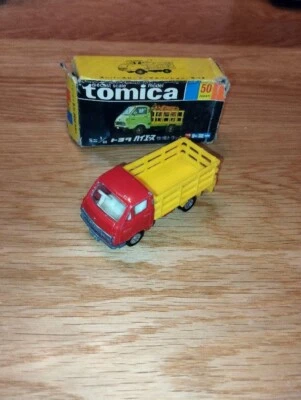 Camión agrícola Toyota Tomica No.50 amarillo/rojo Hiace con caja usado de Japón Foto 1 de 4