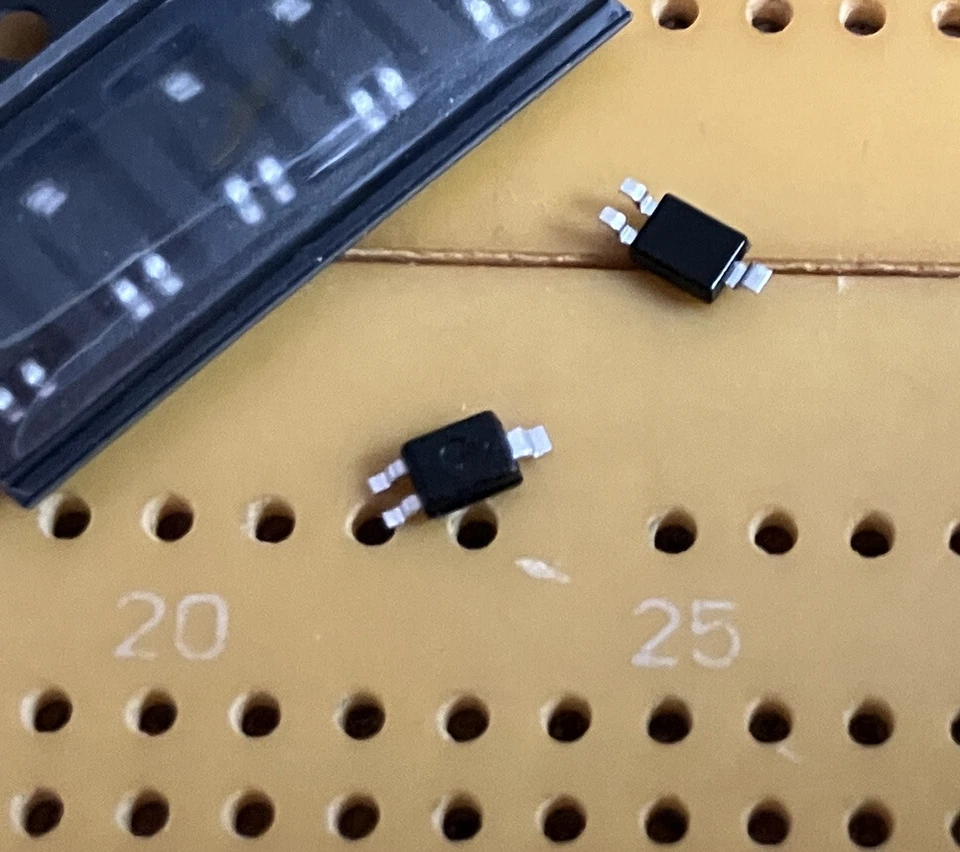 IR Infrared Si PIN Photodiode 1mm x 1mm SMD 3-Pin OSRAM SFH 2400 FAR  Multi Qty - Image 1 of 1