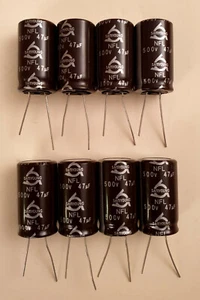 LOT DE 8 CONDENSATEURS 47 µF - 500 Volts - Type 105°C = Longue durée de vie - Foto 1 di 2