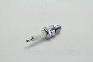 NGK BP5E SPARK PLUG - WORLD LEADER IN SPARK PLUG TECHNOLOGY x1 - Picture 1 of 6