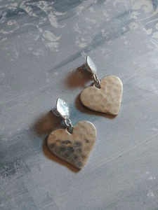 Vintage earrings silver tone hammered heart post signed SU - Picture 1 of 6