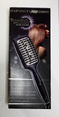 Cepillo de paleta caliente suavizante de cerámica Infiniti PRO by Conair® Diamond Brilliance Foto 1 de 4