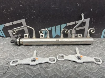 Línea de tubería de riel inyector de combustible derecho OEM BMW F90 M5 2018-2023 Twin Turbo Foto 1 de 4