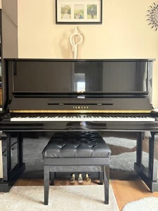 yamaha upright piano used with delivery in Reading area only + bonus black chair - Picture 1 of 7