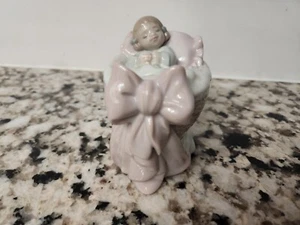 Lladro a new treasure girl Virginia Gonzalez 01006977 baby girl in crib - Picture 1 of 12
