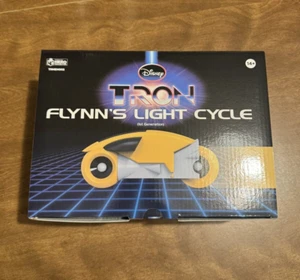 TRON FLYNN'S YELLOW LIGHT CYCLE Eaglemoss Collections DISNEY LE 250 - Picture 1 of 4