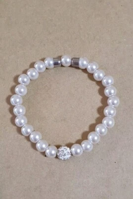 Armband aus Muschelkernperlen  Weiß,  Dehnbar  - Bild 1 von 3