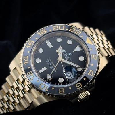 NUEVO 2024 Rolex GMT-Master II 40mm 126718GRNR Oro Amarillo Jubileo Esfera Negra B&P Foto 1 de 4