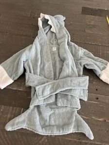 BABY SHARK 0-9 Months body towel Robe BY BABY ASPEN DC7 - Picture 1 of 3