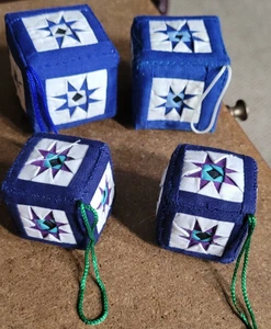 4er Set Weihnachtsschmuck Handarbeit quadratisch Baum Stern blau weiß Weihnachtsdeko - Bild 1 von 4