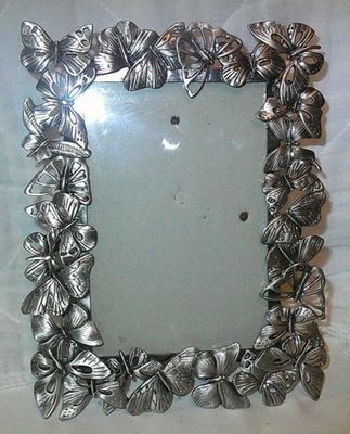 Marco de fotos de mariposas de metal Sixtrees 4x6 tono peltre mariposas natural Foto 1 de 4