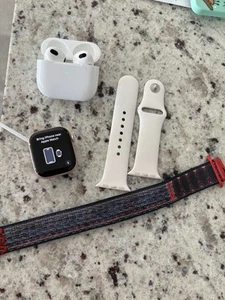 Apple Watch Series 10 And AirPods - Photo 1 sur 9