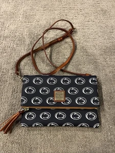 Dooney & Bourke Crossbody Penn State Nittany Lions Triple Zip - Bild 1 von 6