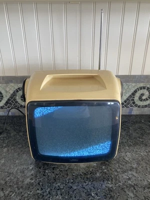 Vintage Sears Space Helmet Solid State TV Television 564.50191500 Tested - Image 1 of 4