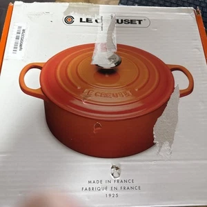 Le Creuset Signature Enamelled Cast Iron Round Casserole Dish With Lid, 28 cm, - Picture 1 of 5