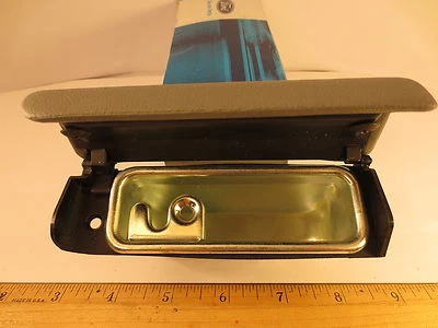 FORD 1987/1988 AEROSTAR (WAGON) "RETAINER ASY" ASH RECEPTACLE RH REAR SANDLEWOOD - Image 1 of 4