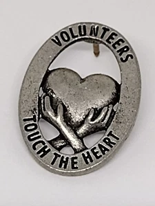Volunteers Touch the Heart ovale Anstecknadel - Bild 1 von 5
