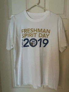 St Ignatius Freshman Spirit Day 2010 T-Shirt L weiß S/S Grafik Jim Skerl Zitat - Bild 1 von 3