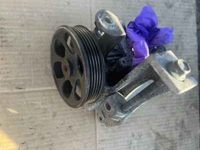 Bomba/soporte de dirección asistida Subaru Forester 2003-2007 Foto 1 de 4