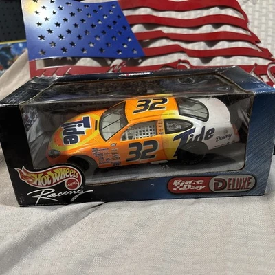 NASCAR 1:24 Hot Wheels Racing Race Day Deluxe Tide #32 Die Cast Car 1999 Mattel - Image 1 of 4