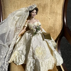Franklin Mint Heirloom Jacqueline Kennedy Wedding Dress Doll - Picture 1 of 11