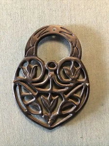Vintage Key Holder Walk Heart Flower Horseshoe - Picture 1 of 3