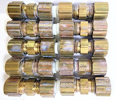 1/4" BRASS POLY-UNIONS (LOT OF 10) 1/4"COMPRESSION TO 1/4" COMPRESSION - Image 1 of 4
