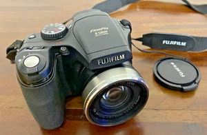 Fuji Film Fine Pix S5800 8.0 Mega Pixels 51 x Zoom Digital Camera - Picture 1 of 3
