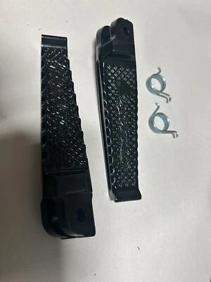 LIQUIDACIÓN ESTRIBERAS DELANTERAS NEGRAS SÓLIDAS GRABADAS 1999-2024 SUZUKI HAYABUSA Foto 1 de 4