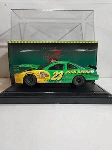 Ertl 1:18 Die Cast 1996 John Deere 23 Pontiac Grand Prix NASCAR Stock Car mit Koffer - Bild 1 von 12