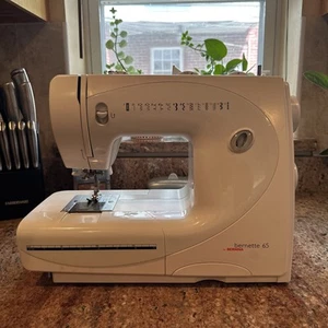 Máquina de coser Bernina Bernette 65 sin pedal - Imagen 1 de 5