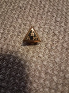 Spilla piccola vintage senza marchio a forma di triangolo I 15 AM - Foto 1 di 2