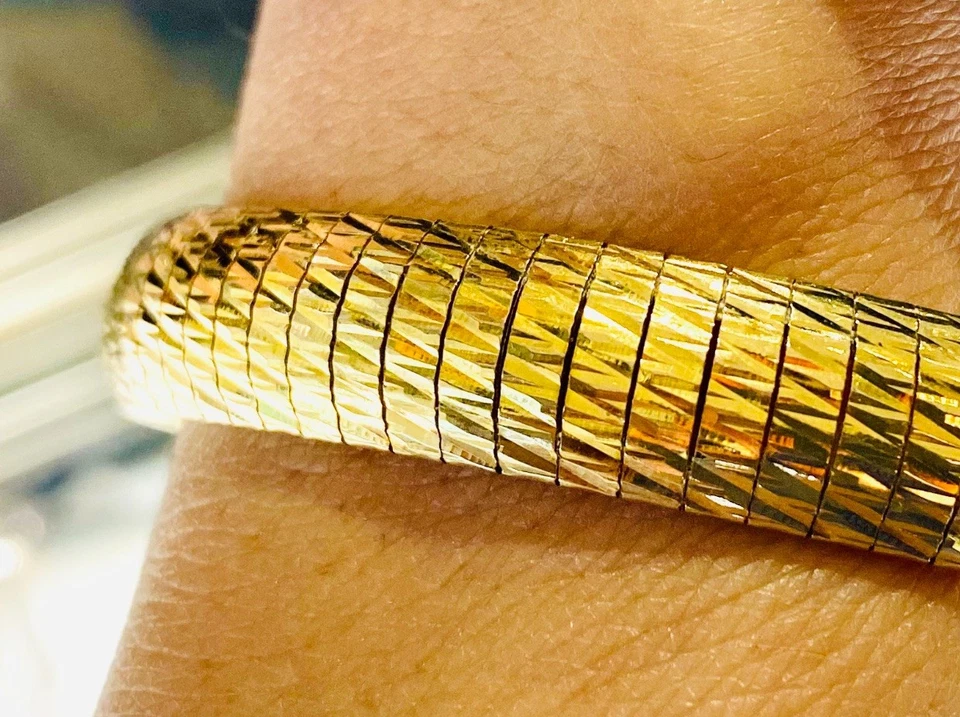 Brazalete grande amarillo plateado con intrincado hermoso diseño 24,1 gramos 8 pulgadas de largo Foto 1 de 4