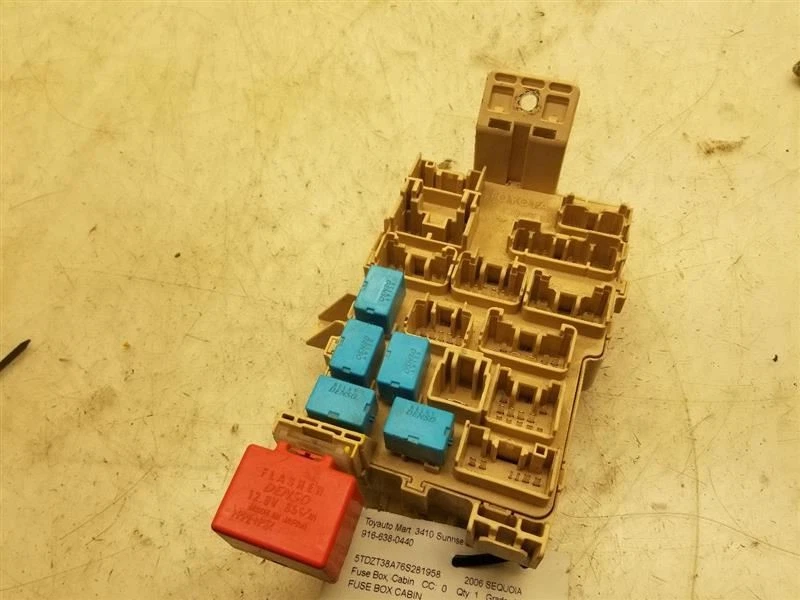 Toyota Sequoia 2006 cabina caja de fusibles Foto 1 de 4