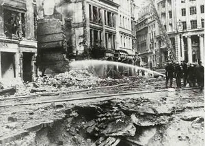 WW2 photograph of London in the Blitz - 8" x 6" approx. #103 - Picture 1 of 1