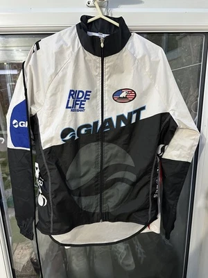Giant lightweight Cycling jacket in a size medium  - Image 1 of 4