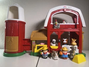 2005 Fisher Price Little People Bauernhof 7 Tiere 2 Bauern Silo & Scheunengeräusche - Bild 1 von 14